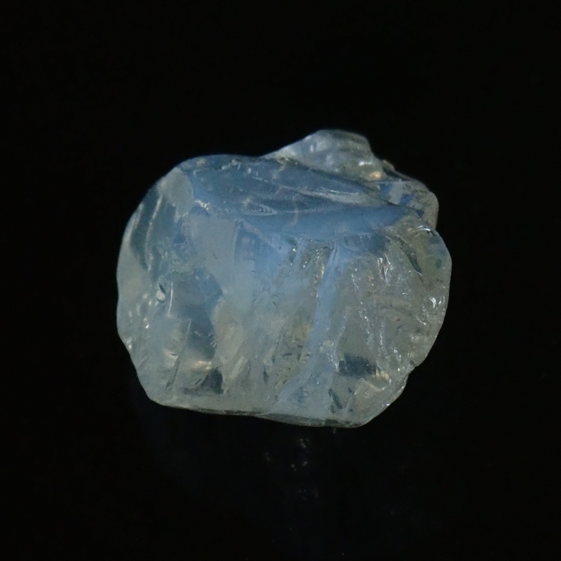 淡いブルーシラーが美しい希少な原石スリランカミーティアゴダ産天然ブルームーンストーン原石7.854cts