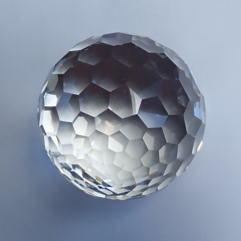 最高美しい天然ファセット水晶球ナチュラル水晶ファセットカット球約6.77cmから6.84cm球　約2137cts