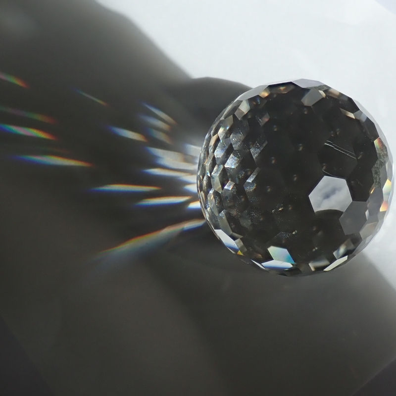 最高美しい天然ファセット水晶球ナチュラル水晶ファセットカット球約6.77cmから6.84cm球　約2137cts