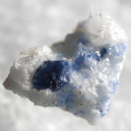 New発見のコランダム（サファイア）結晶母岩付7.222ctsコロンネ鉱山
