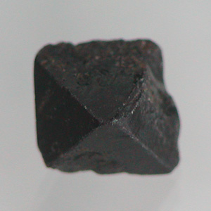 天然ブラックスピネル(セイロナイト)結晶 3.757cts