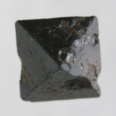 天然ブラックスピネル(セイロナイト)結晶 4.141cts