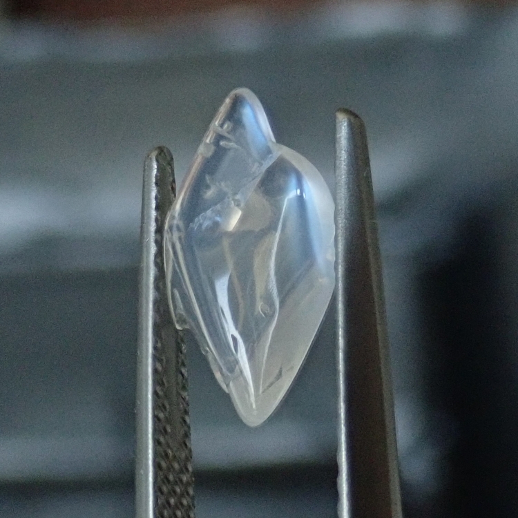 スリランカミーティアゴダ上部地域中央部産穴あき天然ムーンスト=ン1.362cts