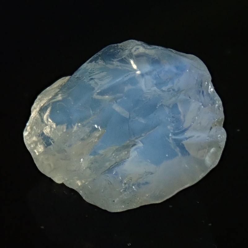 淡いブルーシラーが美しい希少な原石スリランカミーティアゴダ産天然 