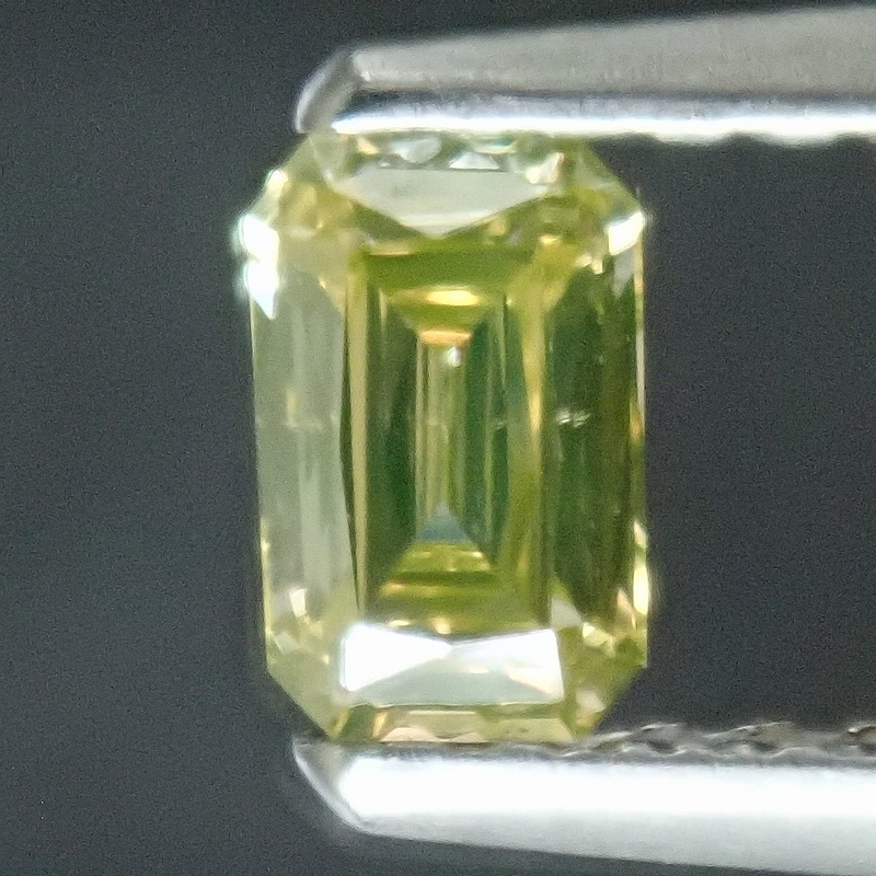 中宝研ソーティング付MediumYellowishGreenダイヤモンドSI-1 0.269cts FancyYellow