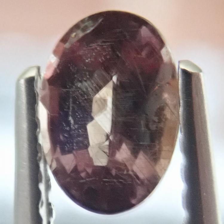 スリランカのカラーチェンジガーネット0.755cts