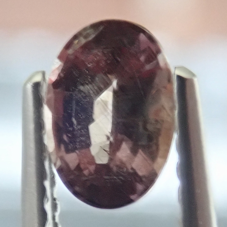 スリランカのカラーチェンジガーネット0.755cts