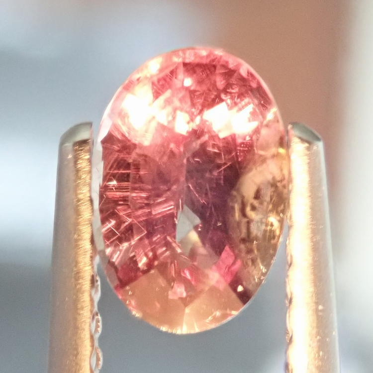 スリランカのカラーチェンジガーネット0.755cts