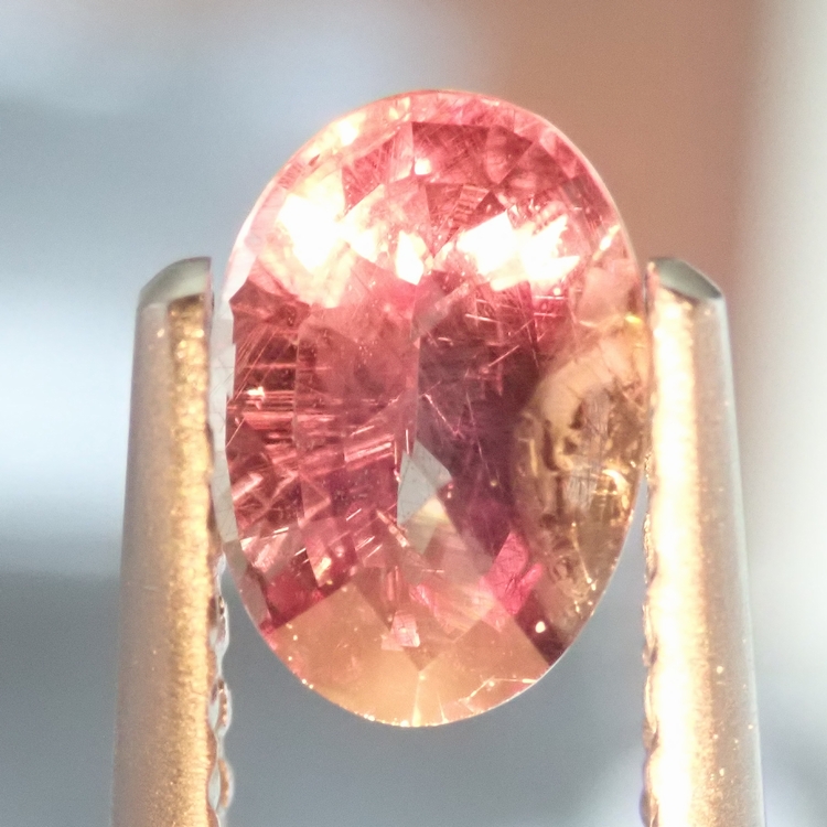 スリランカのカラーチェンジガーネット0.755cts
