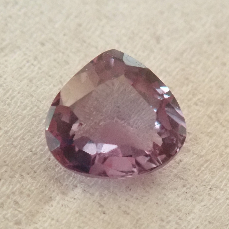 ナチュラル天然色変わりサファイア 0.７８３cts