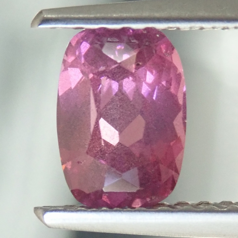 (ナチュラル)天然ピンクヴァイオレットのナチュラルサファイア1.097cts特徴的内包インクルージョン!