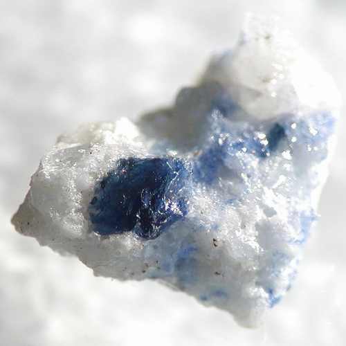 New発見のコランダム（サファイア）結晶母岩付7.222ctsコロンネ鉱山