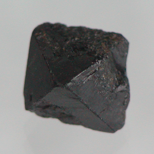 天然ブラックスピネル(セイロナイト)結晶 3.757cts